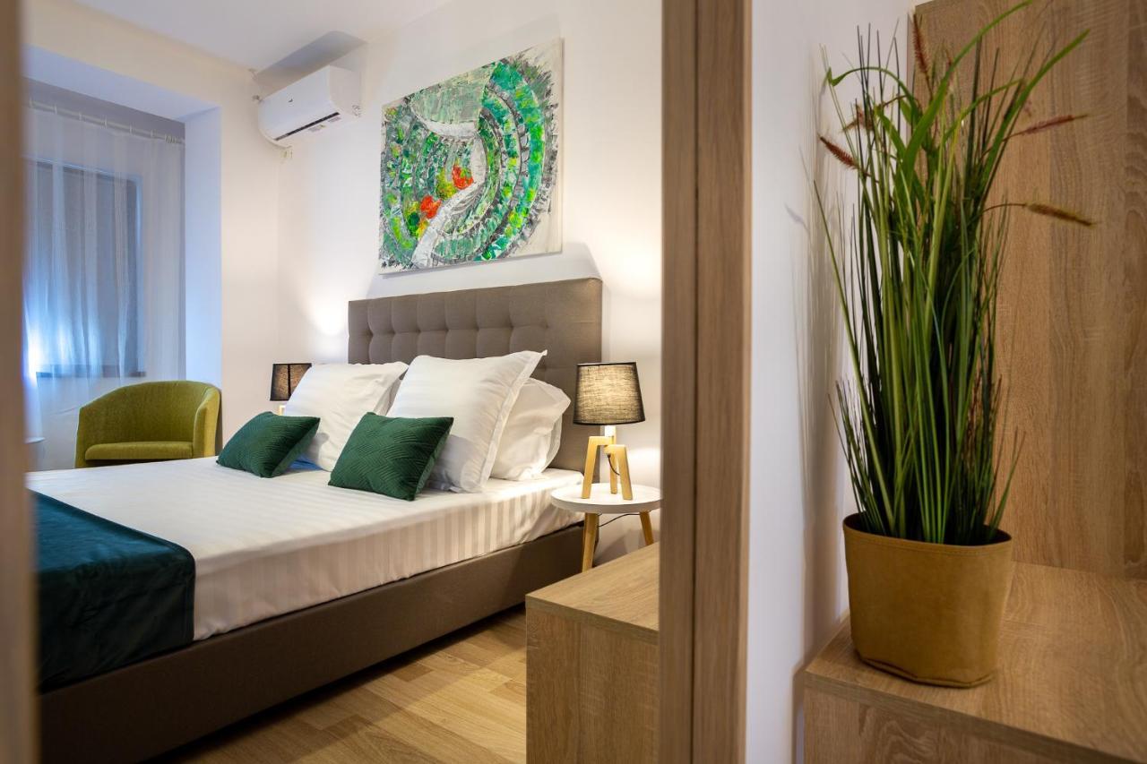 Lagom Hotel Bukares Bagian luar foto