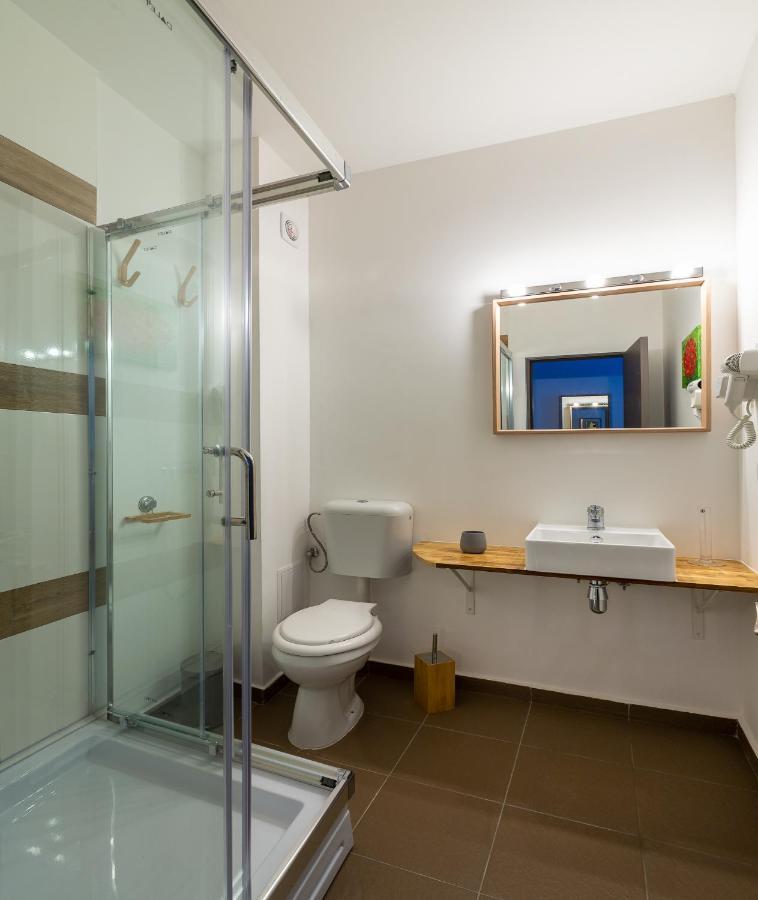 Lagom Hotel Bukares Bagian luar foto
