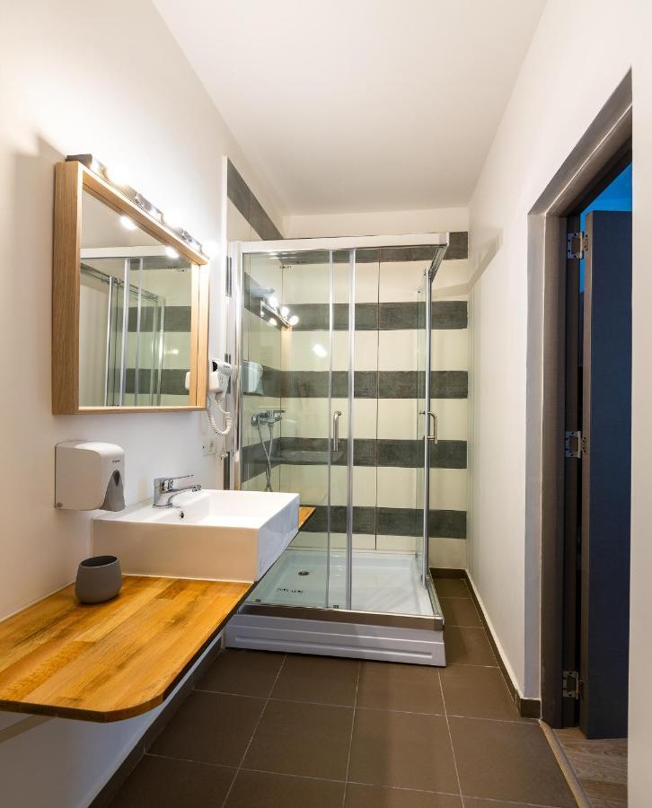 Lagom Hotel Bukares Bagian luar foto