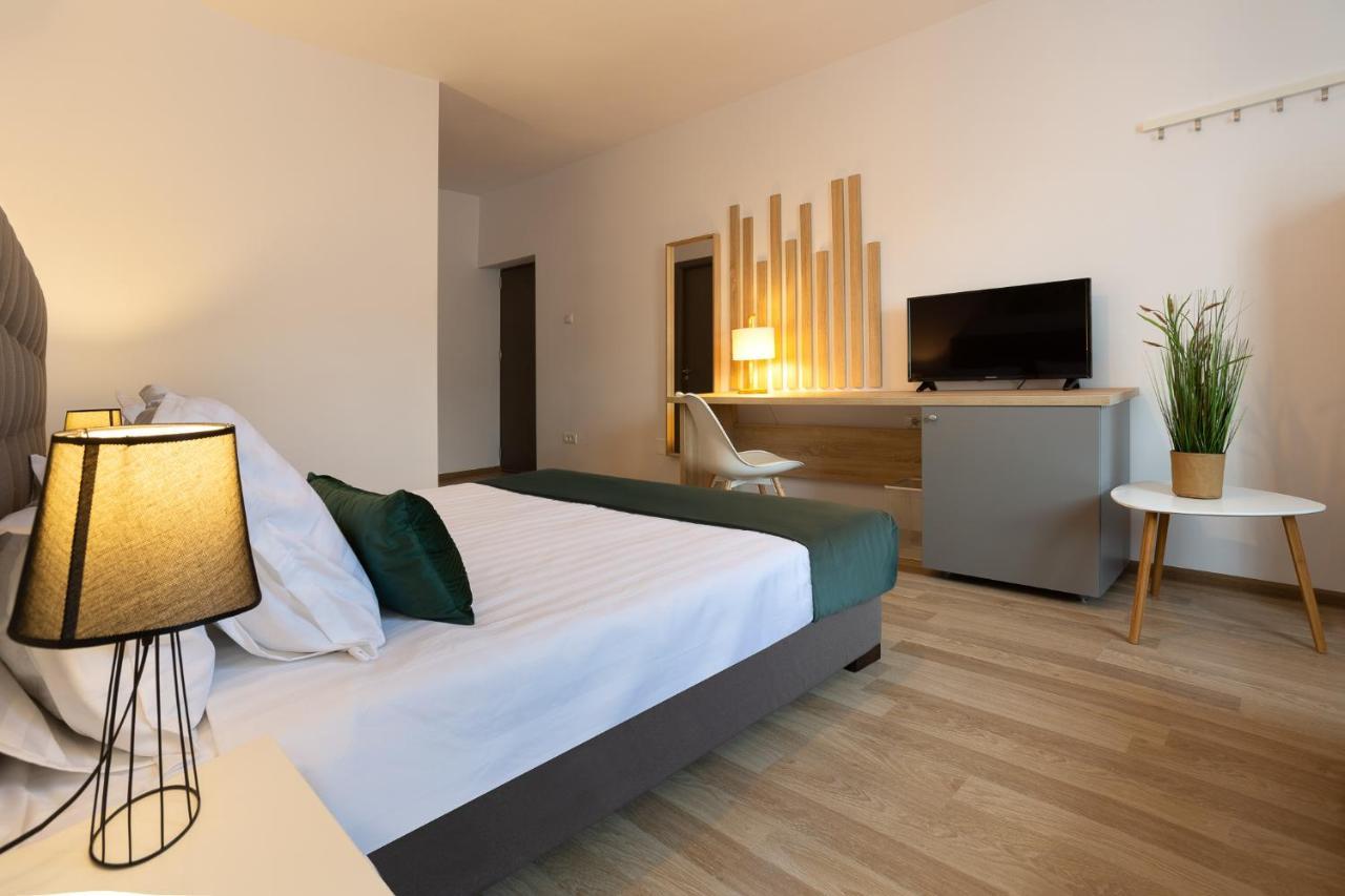 Lagom Hotel Bukares Bagian luar foto