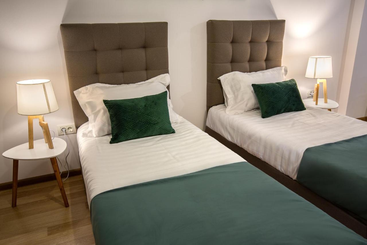 Lagom Hotel Bukares Bagian luar foto