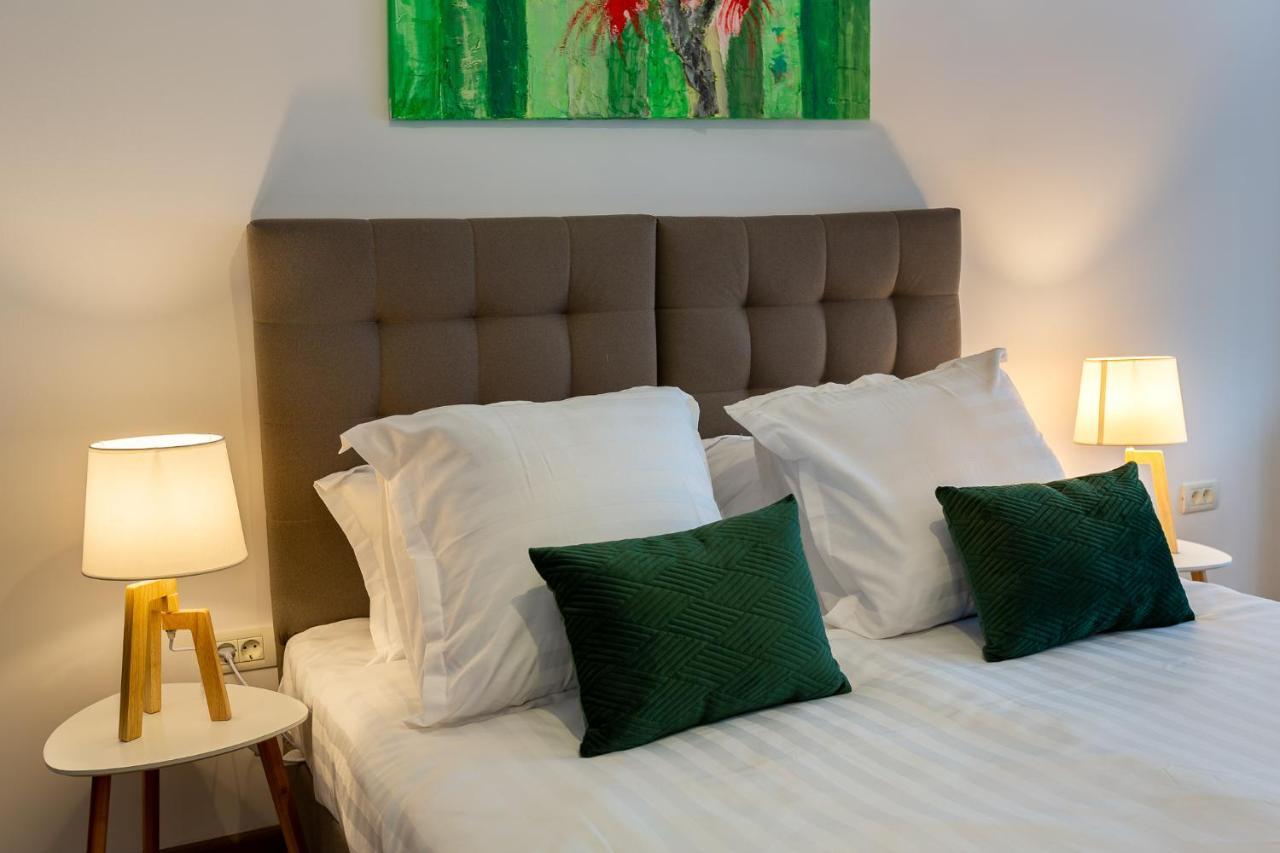 Lagom Hotel Bukares Bagian luar foto