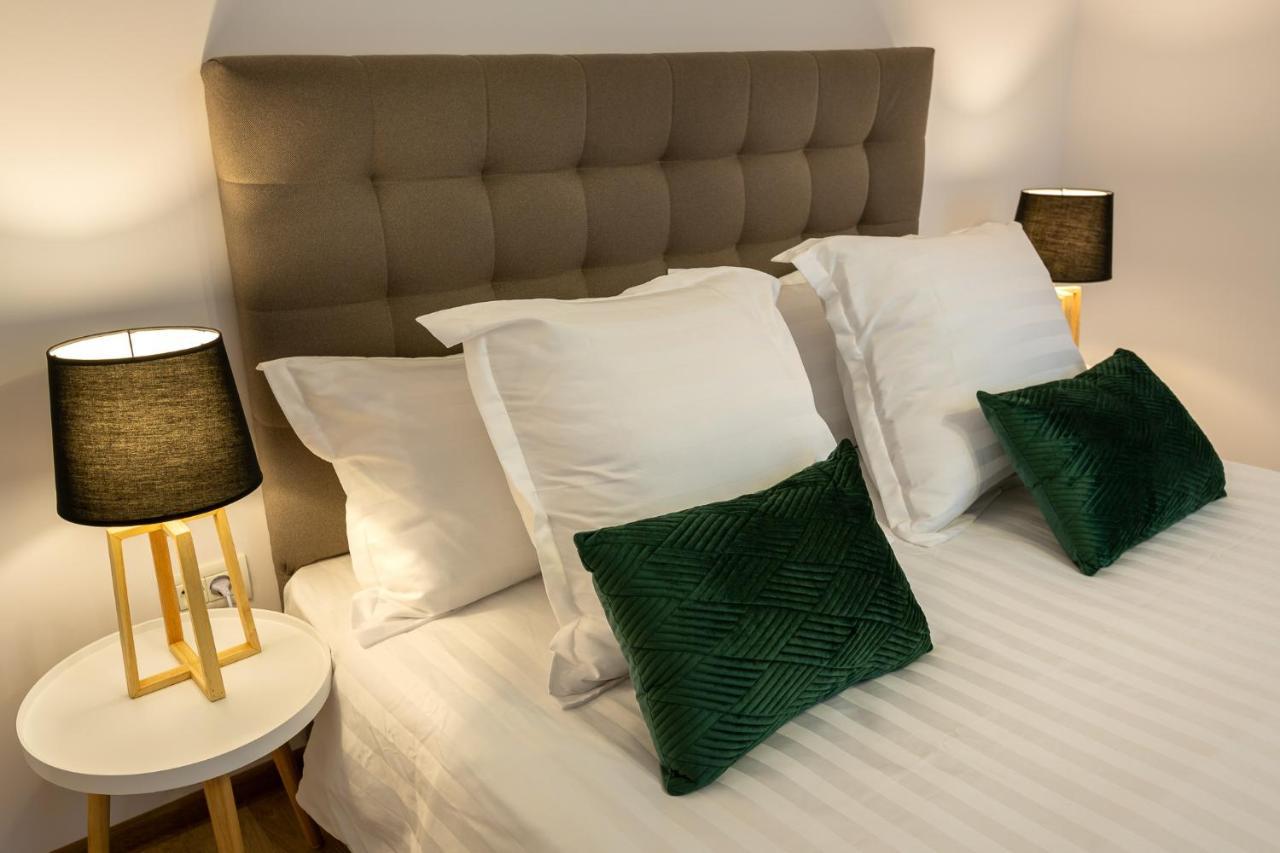 Lagom Hotel Bukares Bagian luar foto