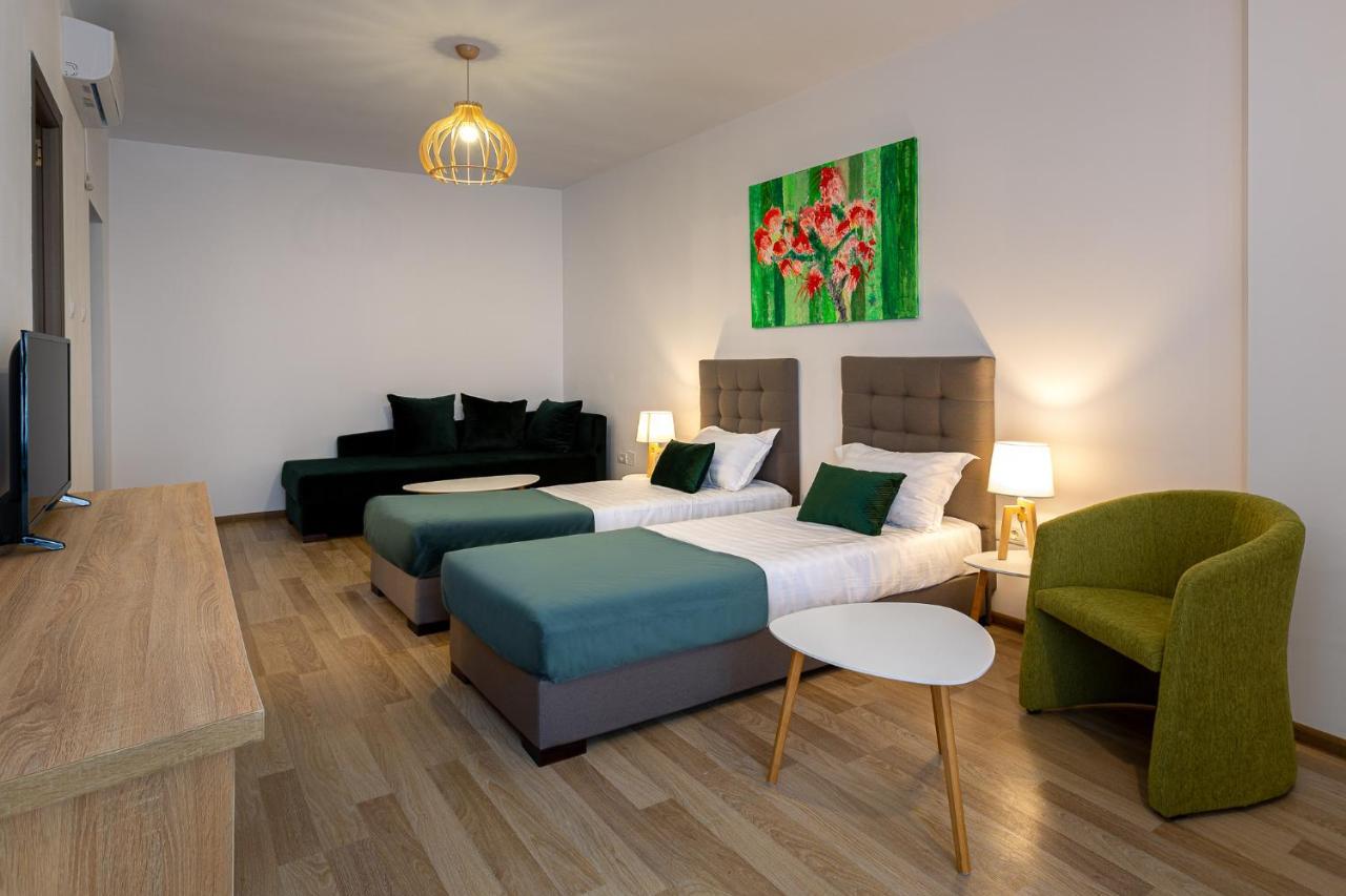 Lagom Hotel Bukares Bagian luar foto